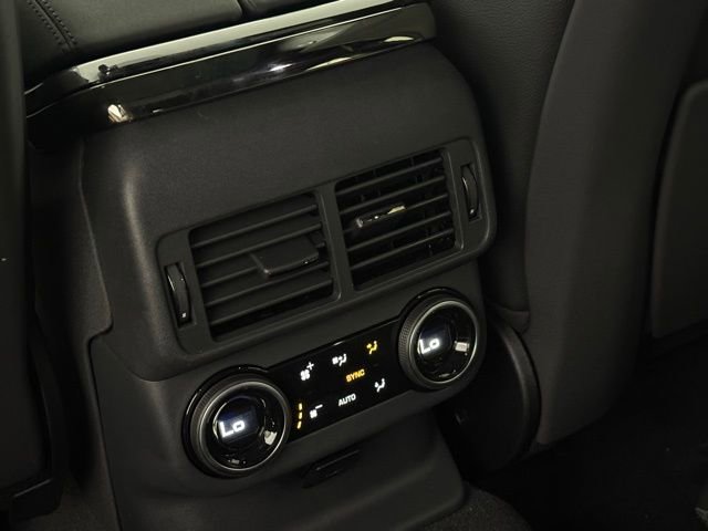 2026 Land Rover Range Rover Velar Dynamic SE