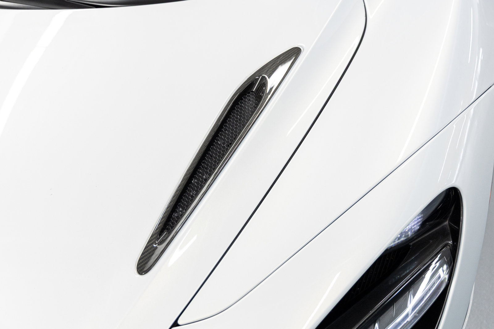 Used 2018 McLaren 720S photo 17