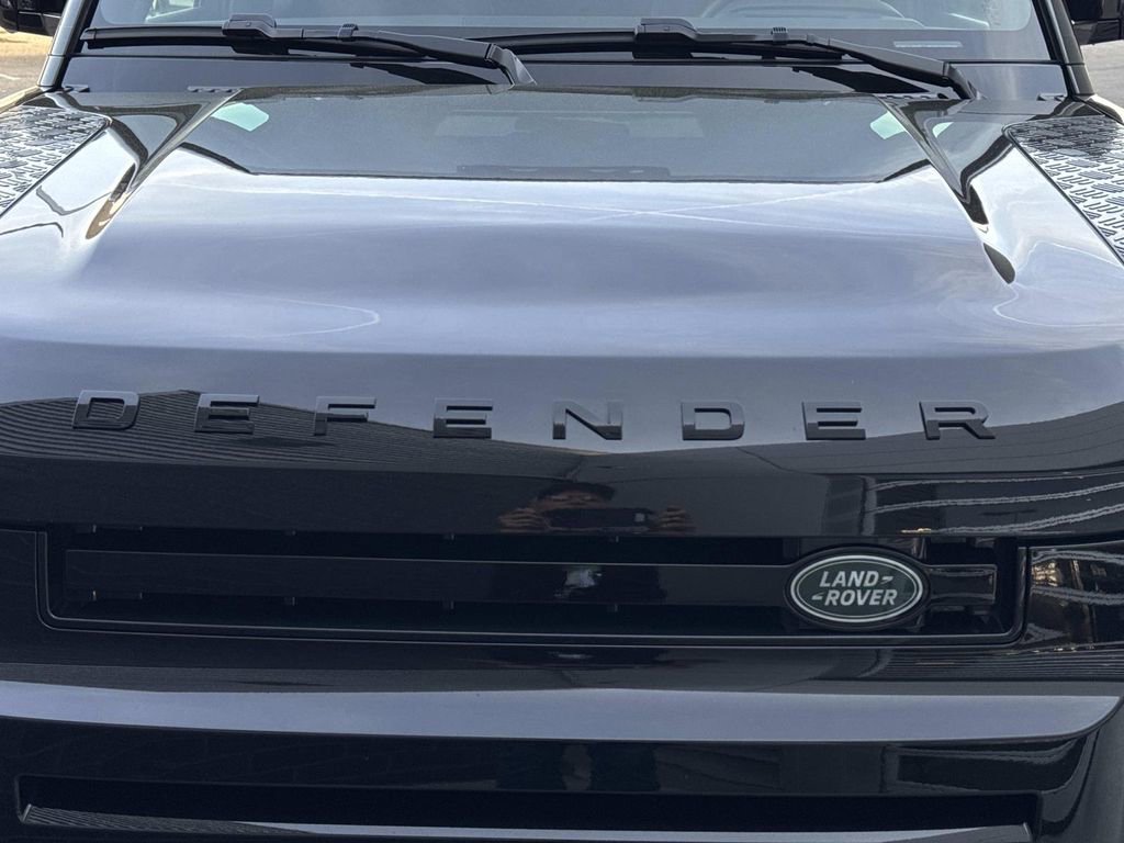 2024 Land Rover Defender 110 SE