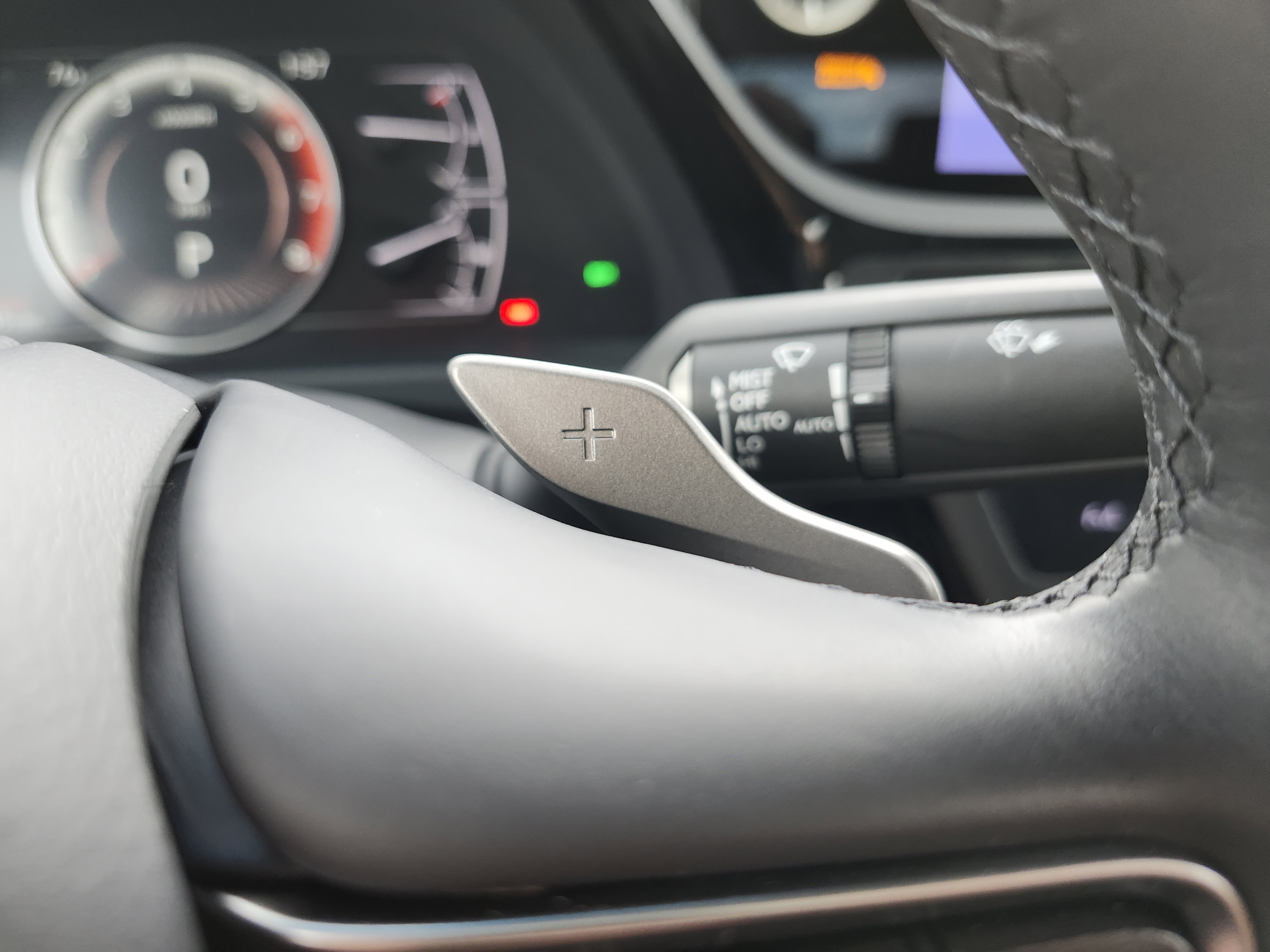 2025 Lexus ES 300h Ultra Luxury