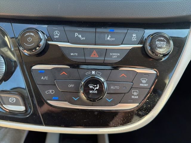 2023 Chrysler Pacifica Touring-L