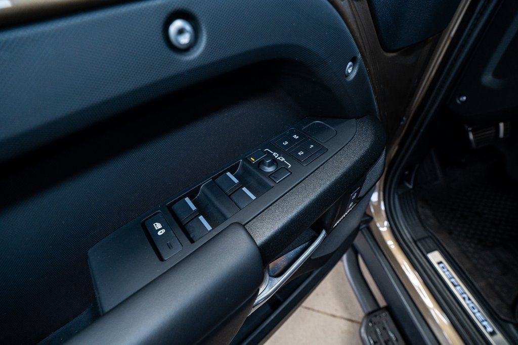 2025 Land Rover Defender 110 X