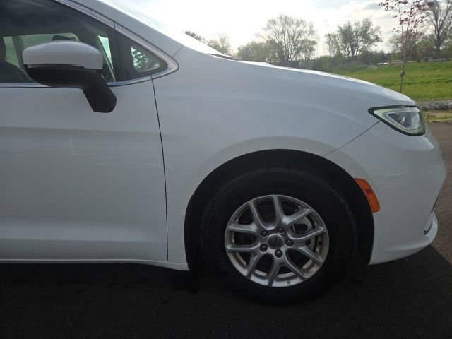 2023 Chrysler Pacifica Touring-L