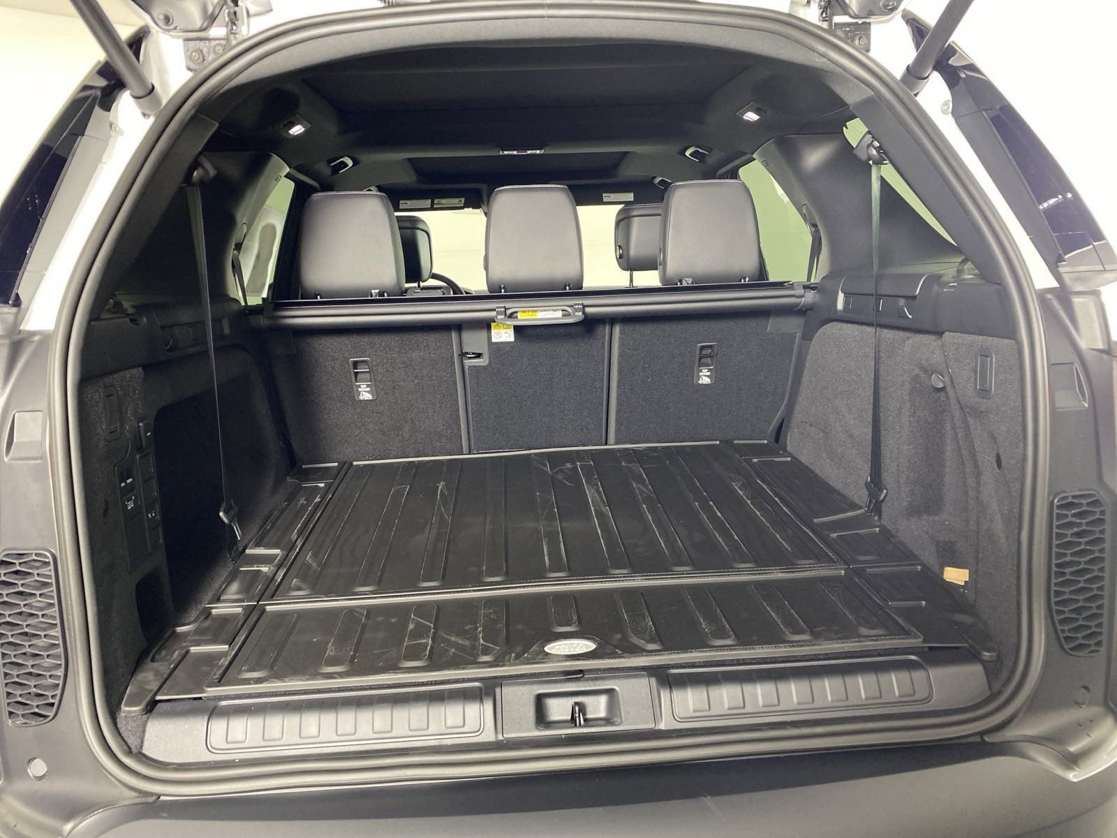 2025 Land Rover Discovery S