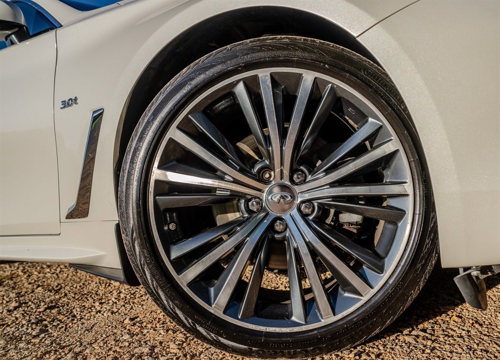 2017 INFINITI Q60 3.0t