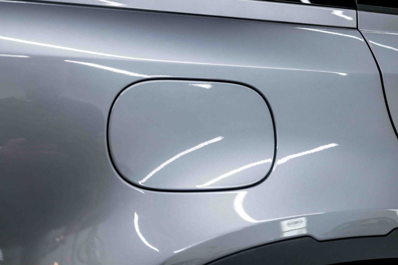 2023 Land Rover Defender 130 SE