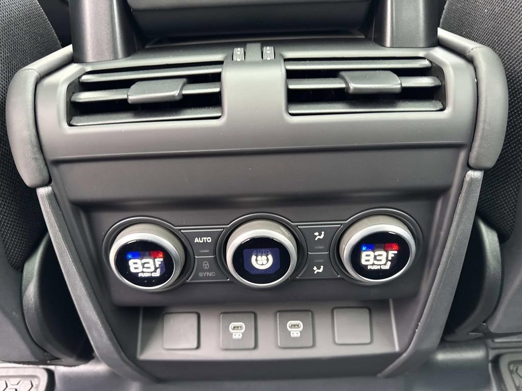 2025 Land Rover Defender 110 V8