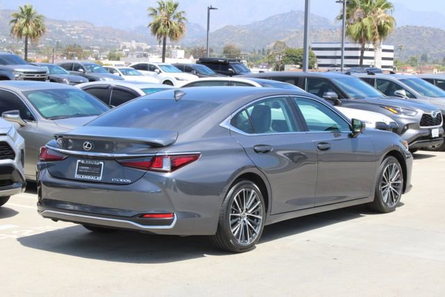2023 Lexus ES 300h