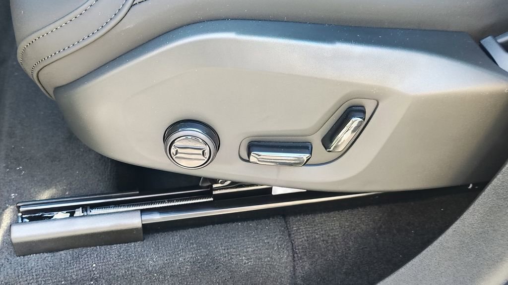 2026 Volvo Xc90 B6 Plus