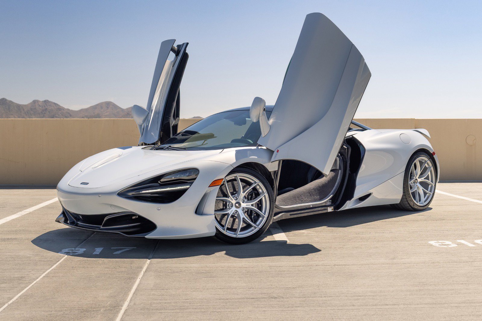 Used 2020 McLaren 720S Spider photo 12