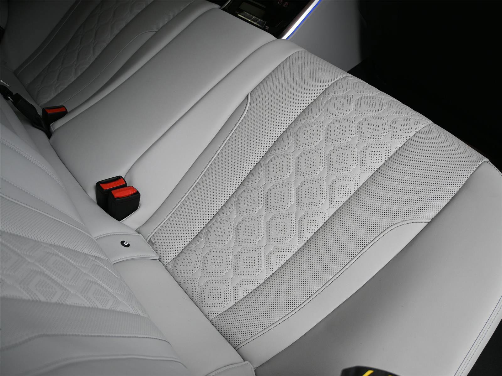 2025 BMW M8 Competition