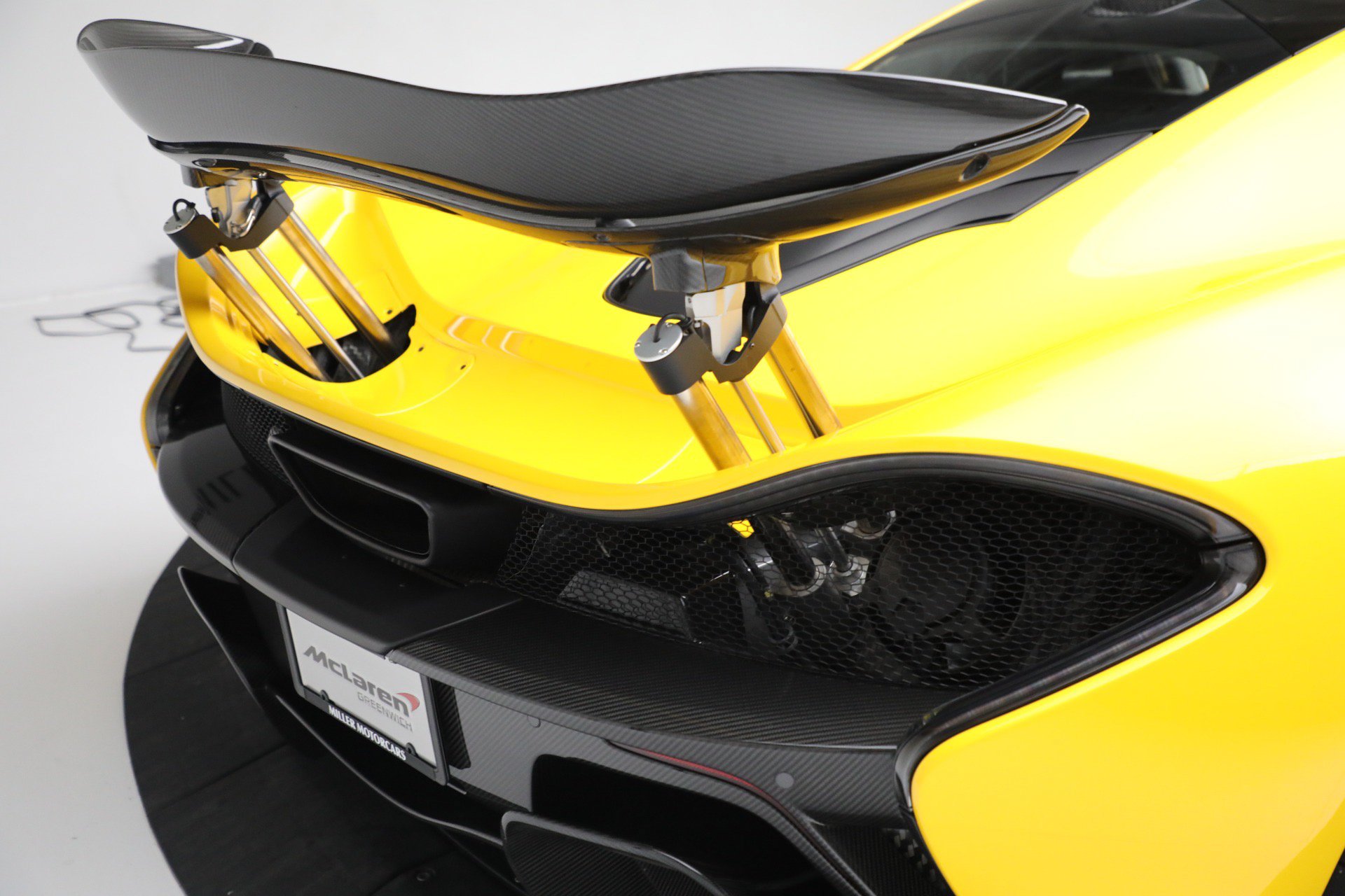 Used 2015 McLaren P1 photo 34