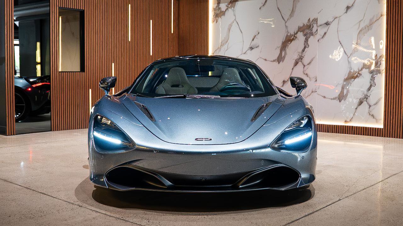 Used 2018 McLaren 720S Luxury photo 3