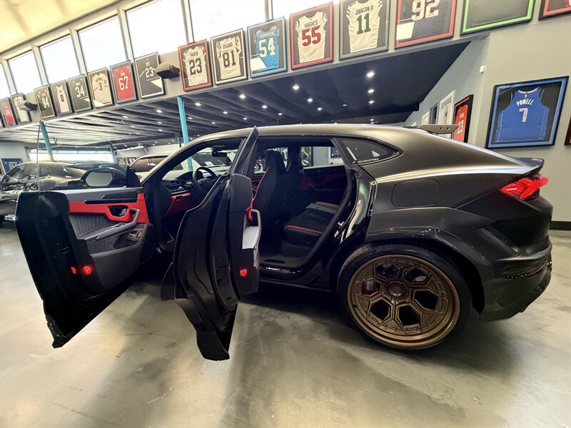 Used 2025 Lamborghini Urus SE