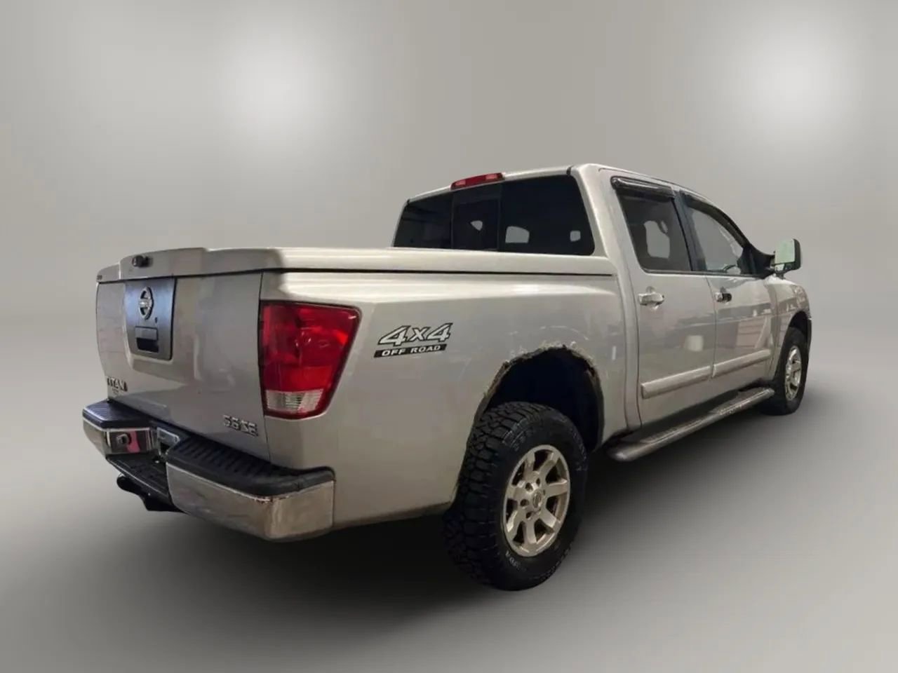 2004 Nissan Titan LE