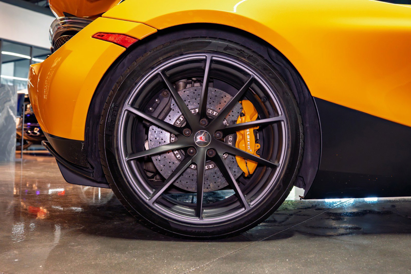 Used 2018 McLaren 720S Performance photo 22