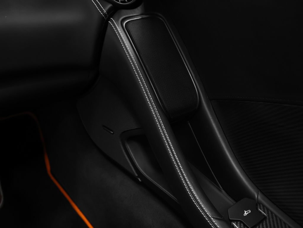 Used 2016 McLaren 675LT Spider photo 30
