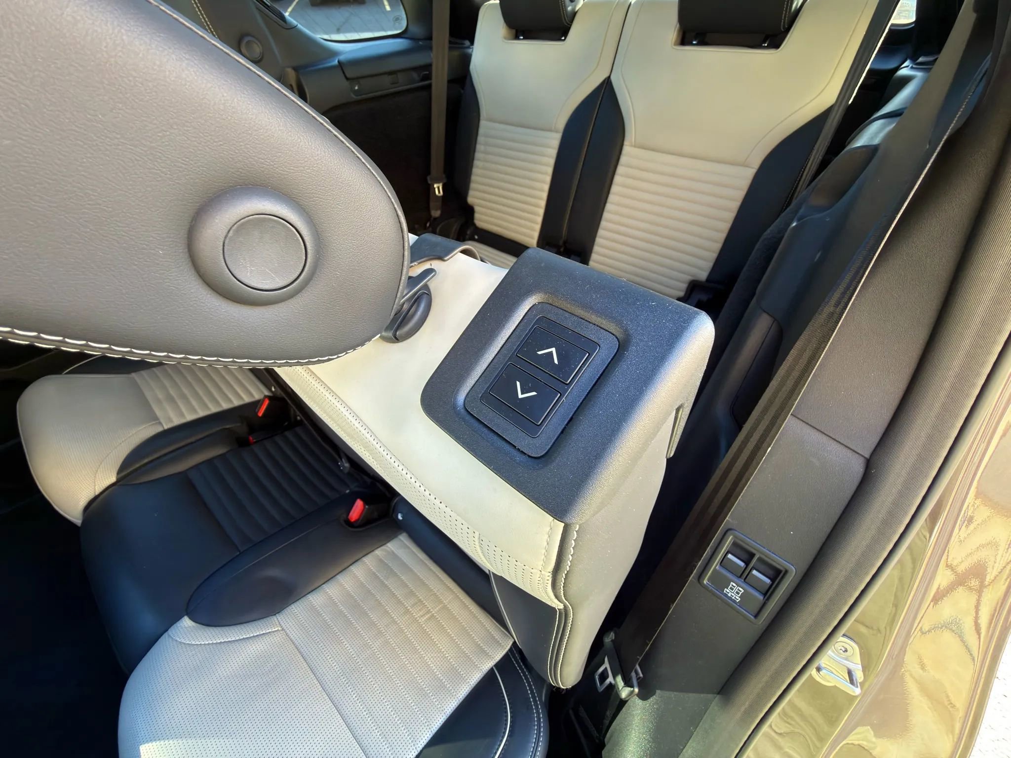 2023 Land Rover Discovery Metropolitan Edition