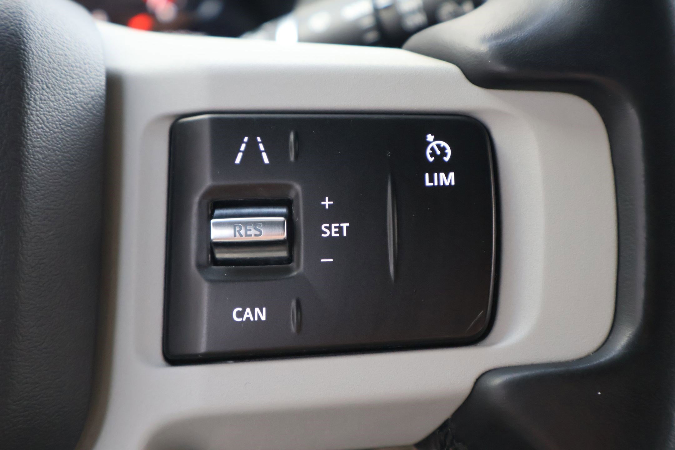 2023 Land Rover Defender 110 X-Dynamic SE