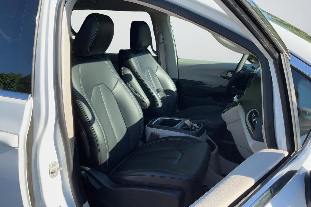 2023 Chrysler Pacifica Touring-L