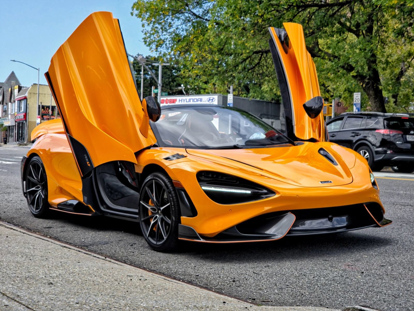 Used 2022 McLaren 765LT photo 9