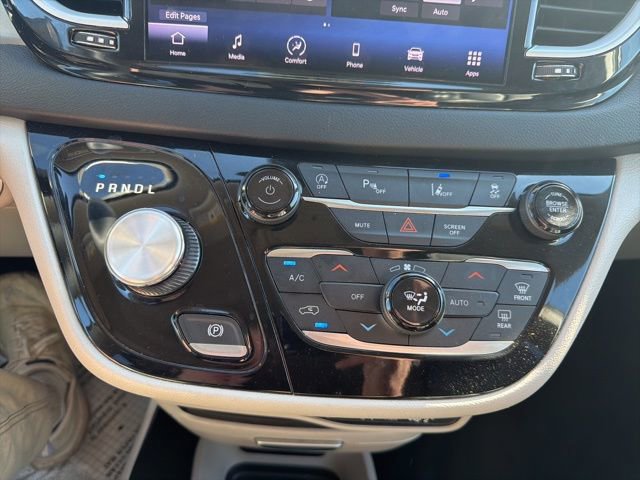 2023 Chrysler Pacifica Touring-L