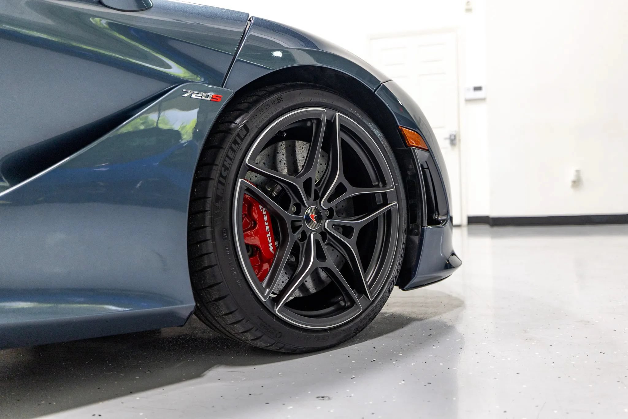Used 2018 McLaren 720S Performance photo 32
