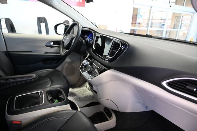 2024 Chrysler Pacifica Touring-L