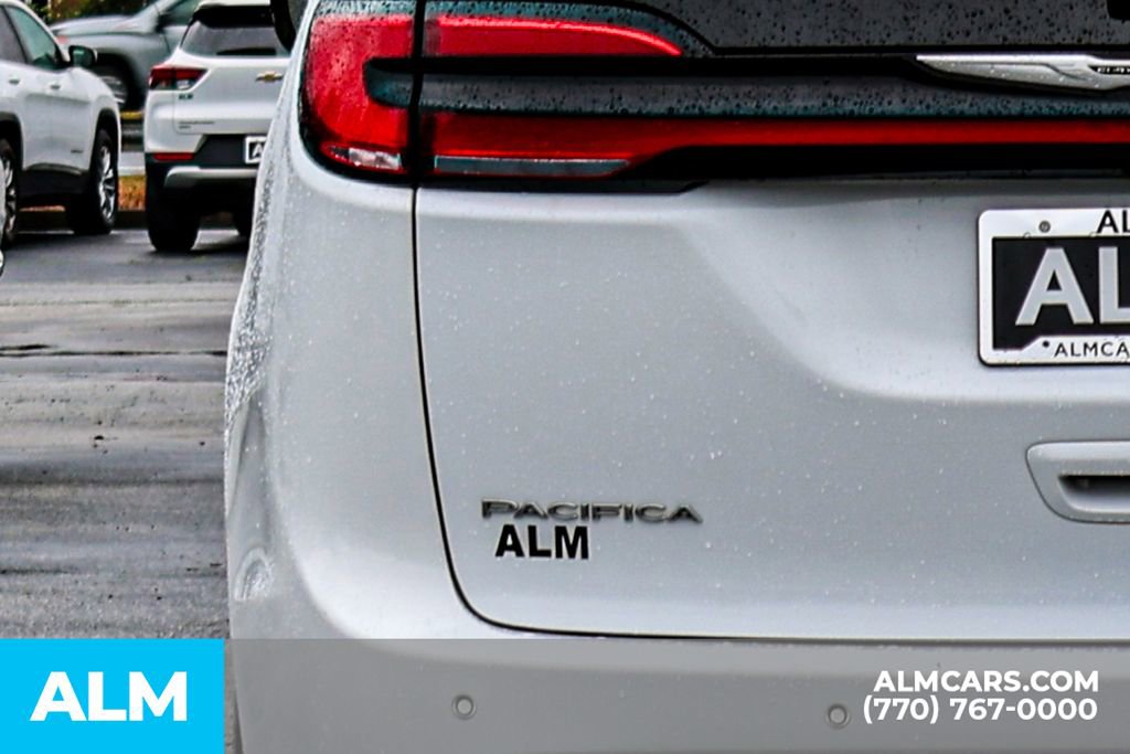 2024 Chrysler Pacifica Select