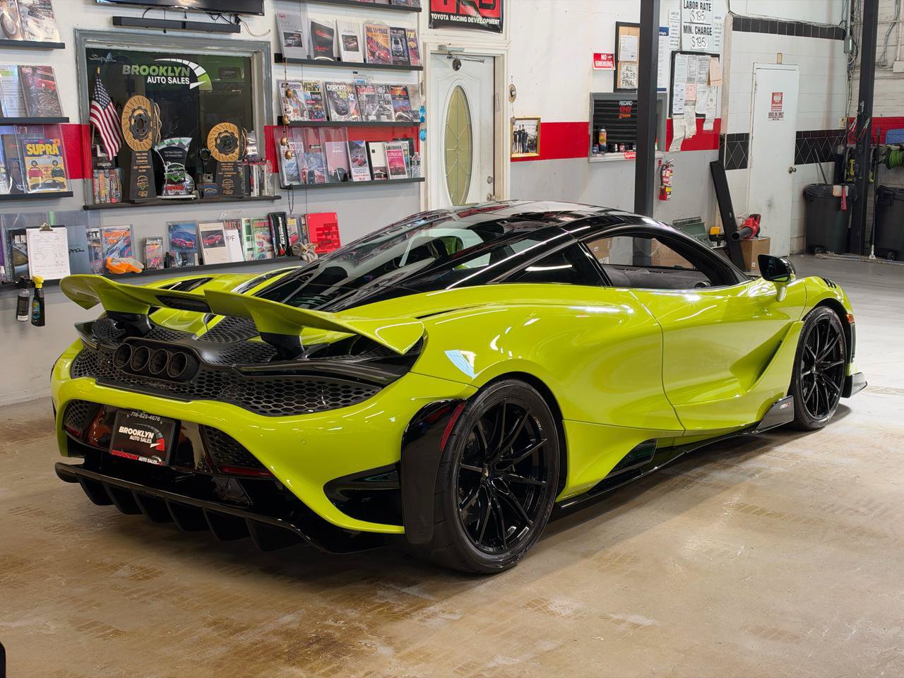 Used 2021 McLaren 765LT photo 8