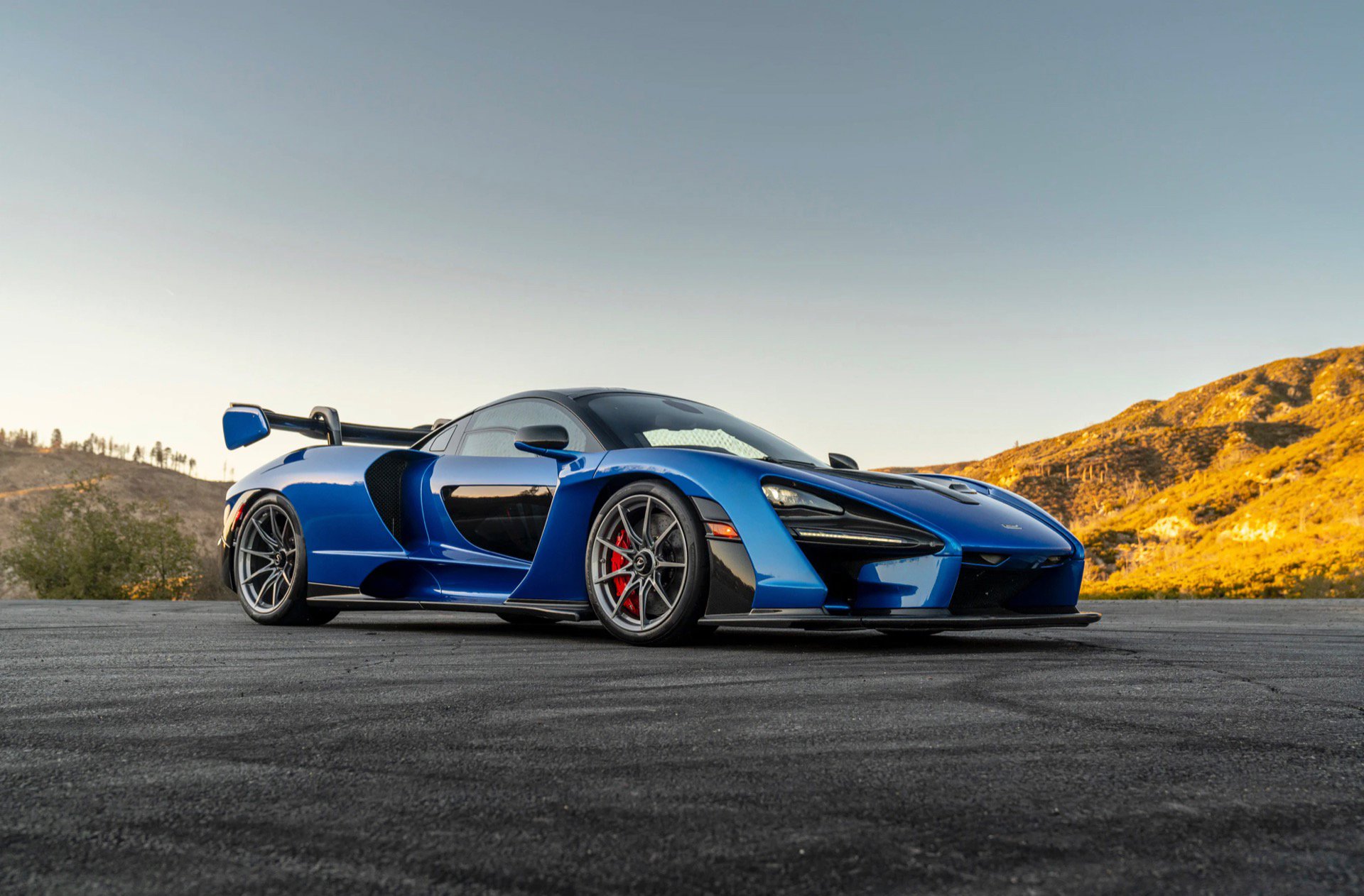 Used 2019 McLaren Senna Coupe ULTRA RARE Only 1685 Mil photo 75
