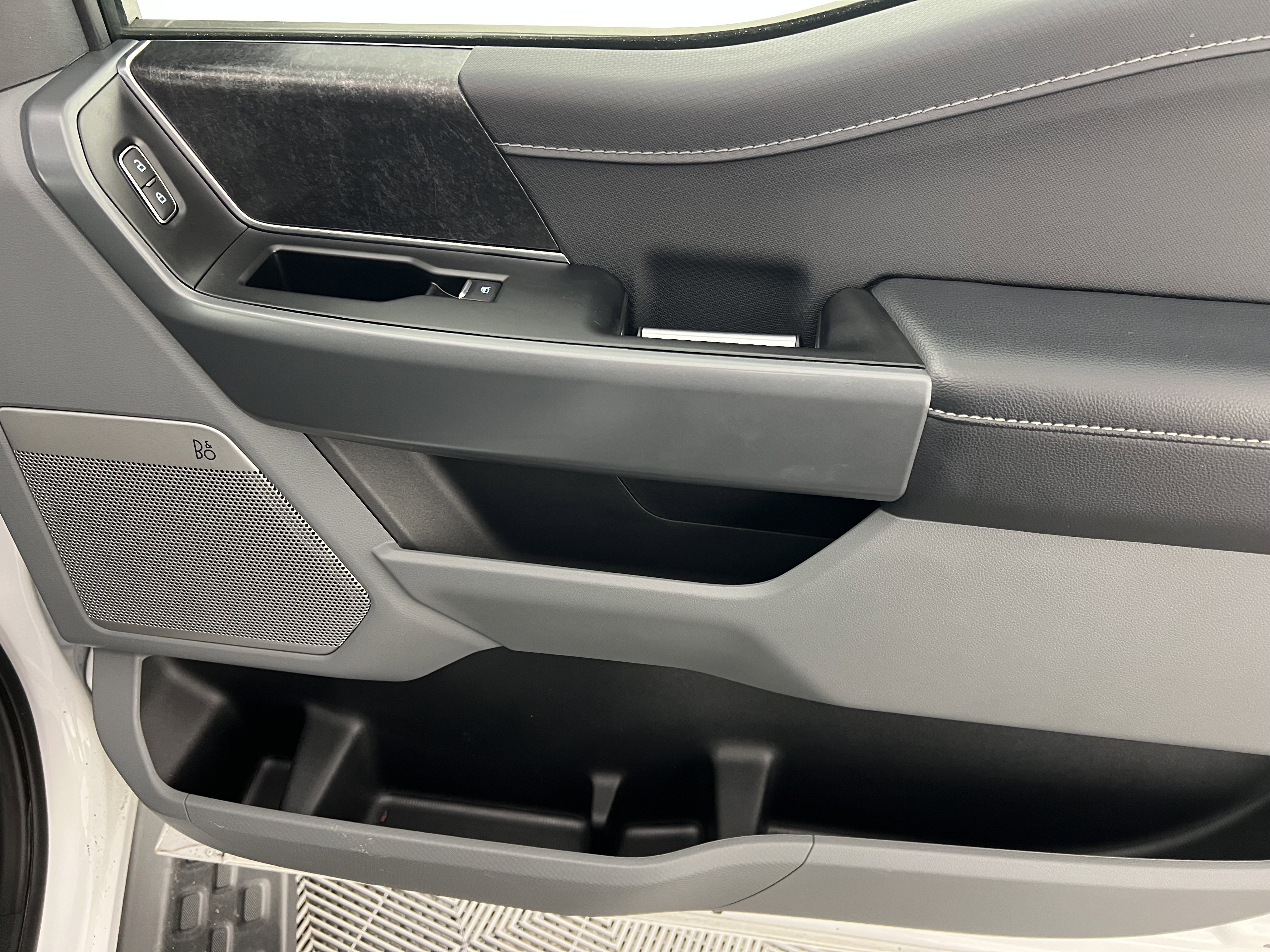 2024 Ford F150 Lightning Flash