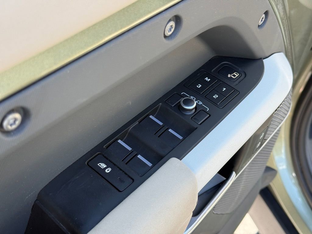 2023 Land Rover Defender 110 SE