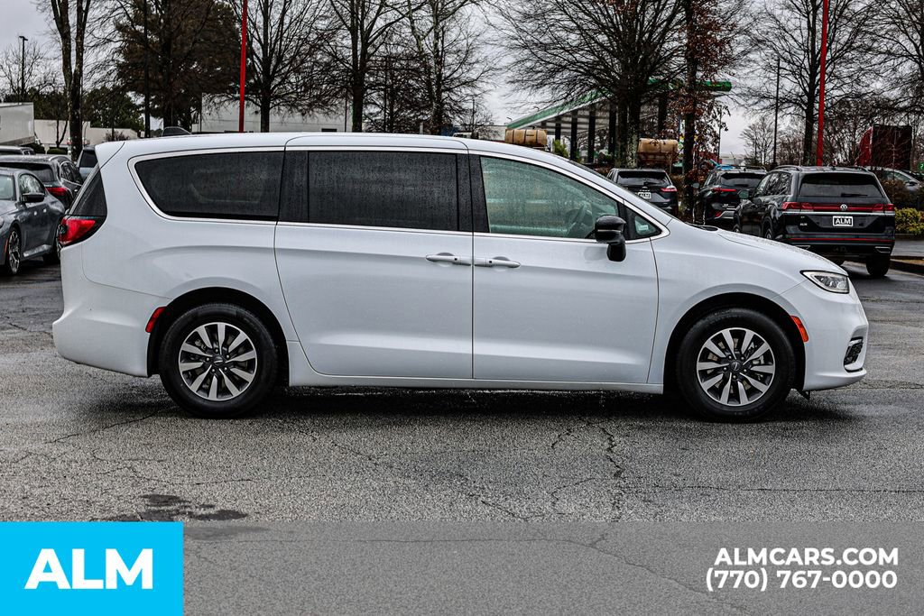 2024 Chrysler Pacifica Select