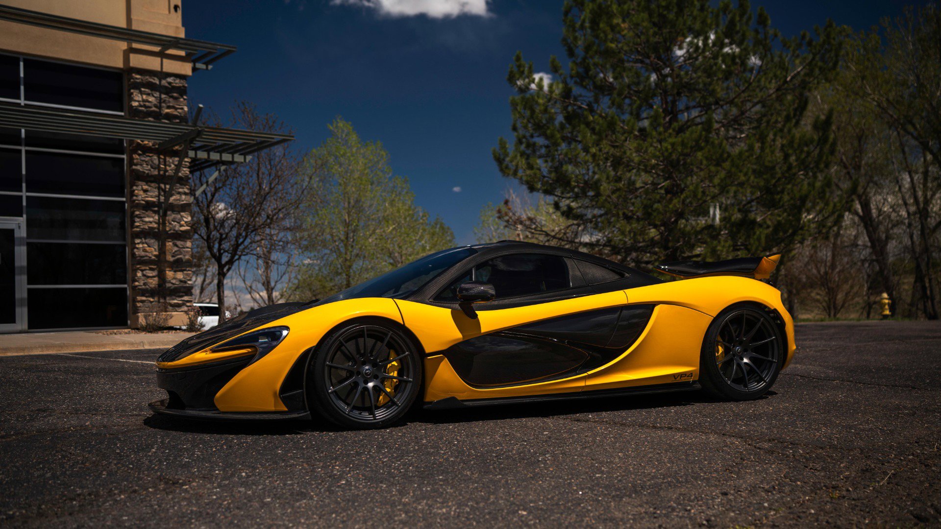 Used 2013 McLaren P1 photo 11