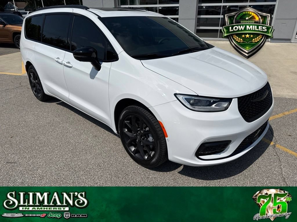 Used 2026 Chrysler Pacifica Limited w/ S Appearance Package