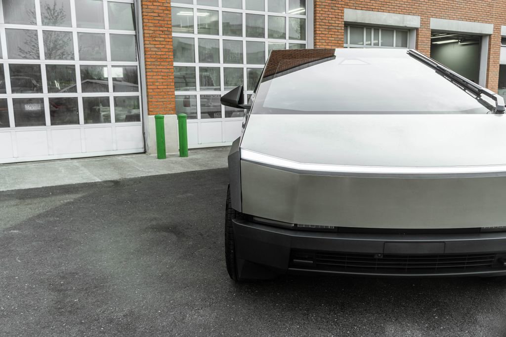 2024 Tesla Cybertruck AWD Crew Cab