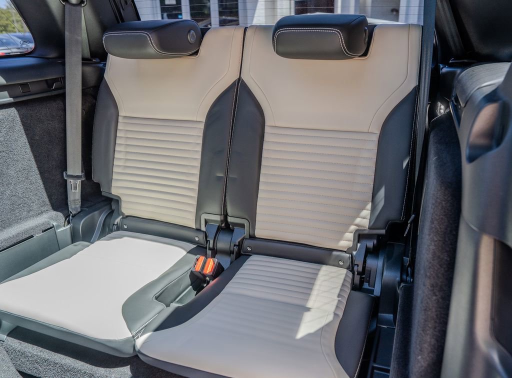 2023 Land Rover Discovery Metropolitan Edition