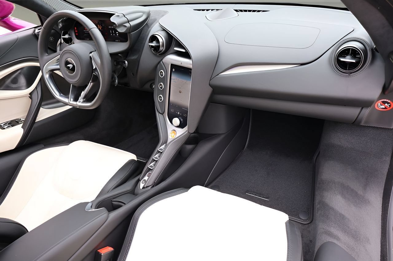 New 2026 McLaren 750S photo 19
