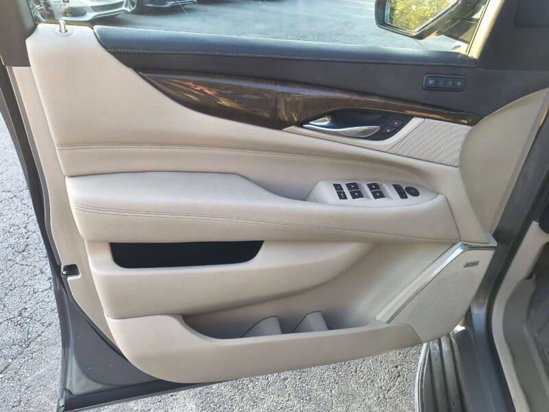 2018 Cadillac Escalade Luxury