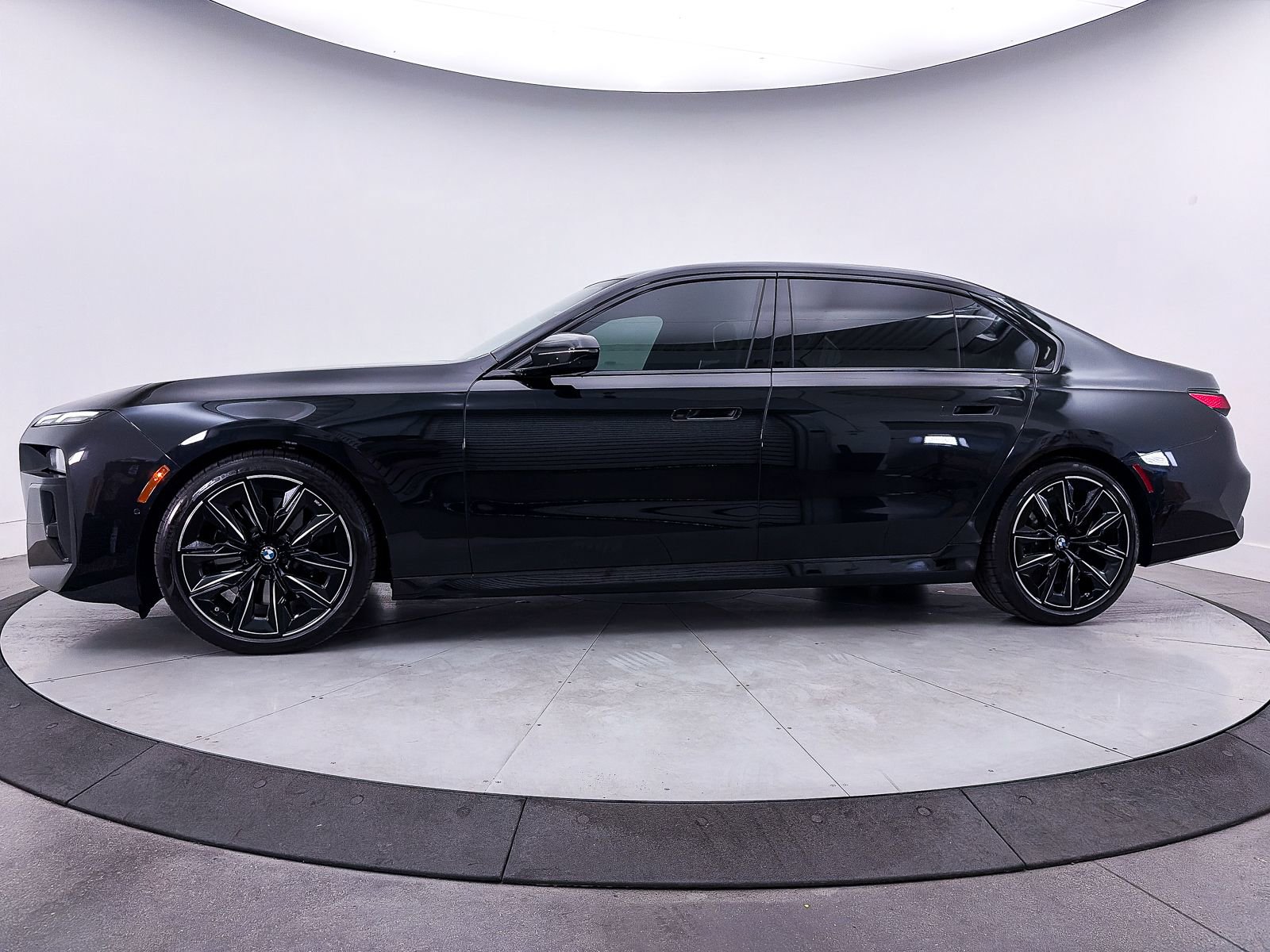 2023 BMW 760i xDrive
