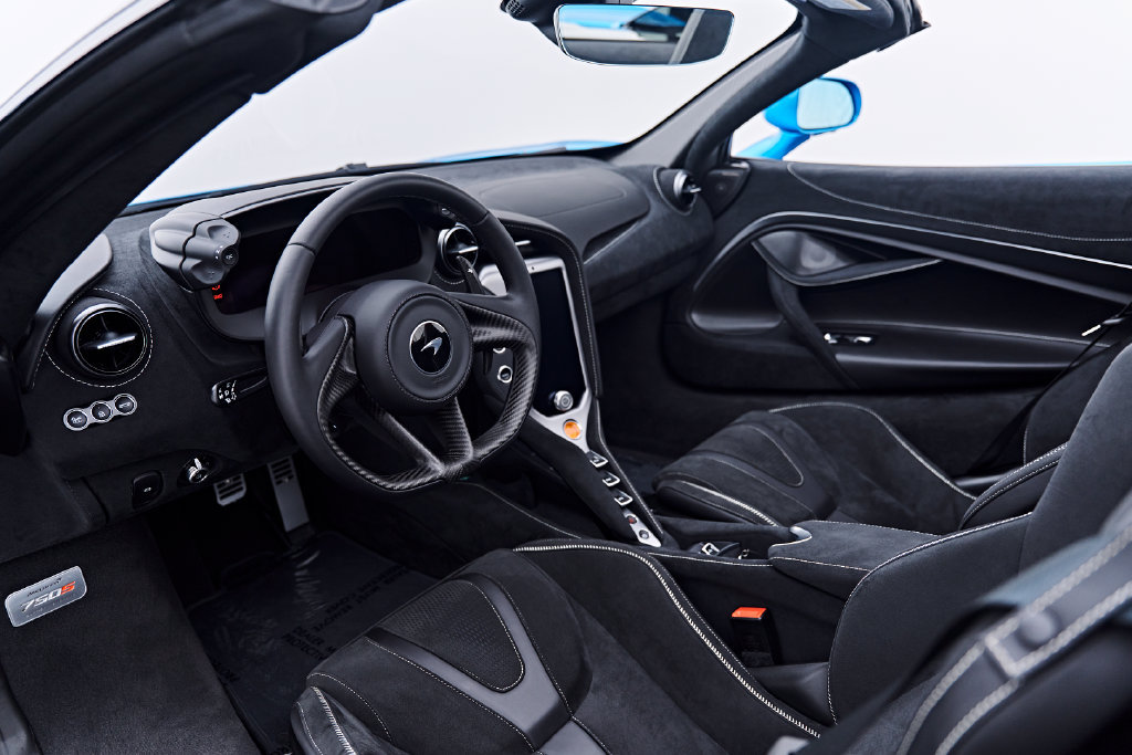 Used 2025 McLaren 750S Spider photo 2