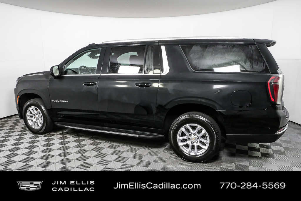 2025 Chevrolet Suburban LT
