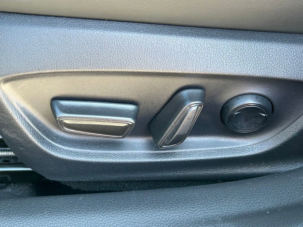 2025 Toyota Prius XLE