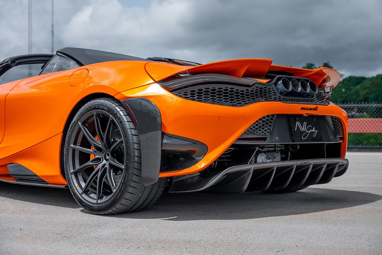Used 2022 McLaren 765LT photo 15