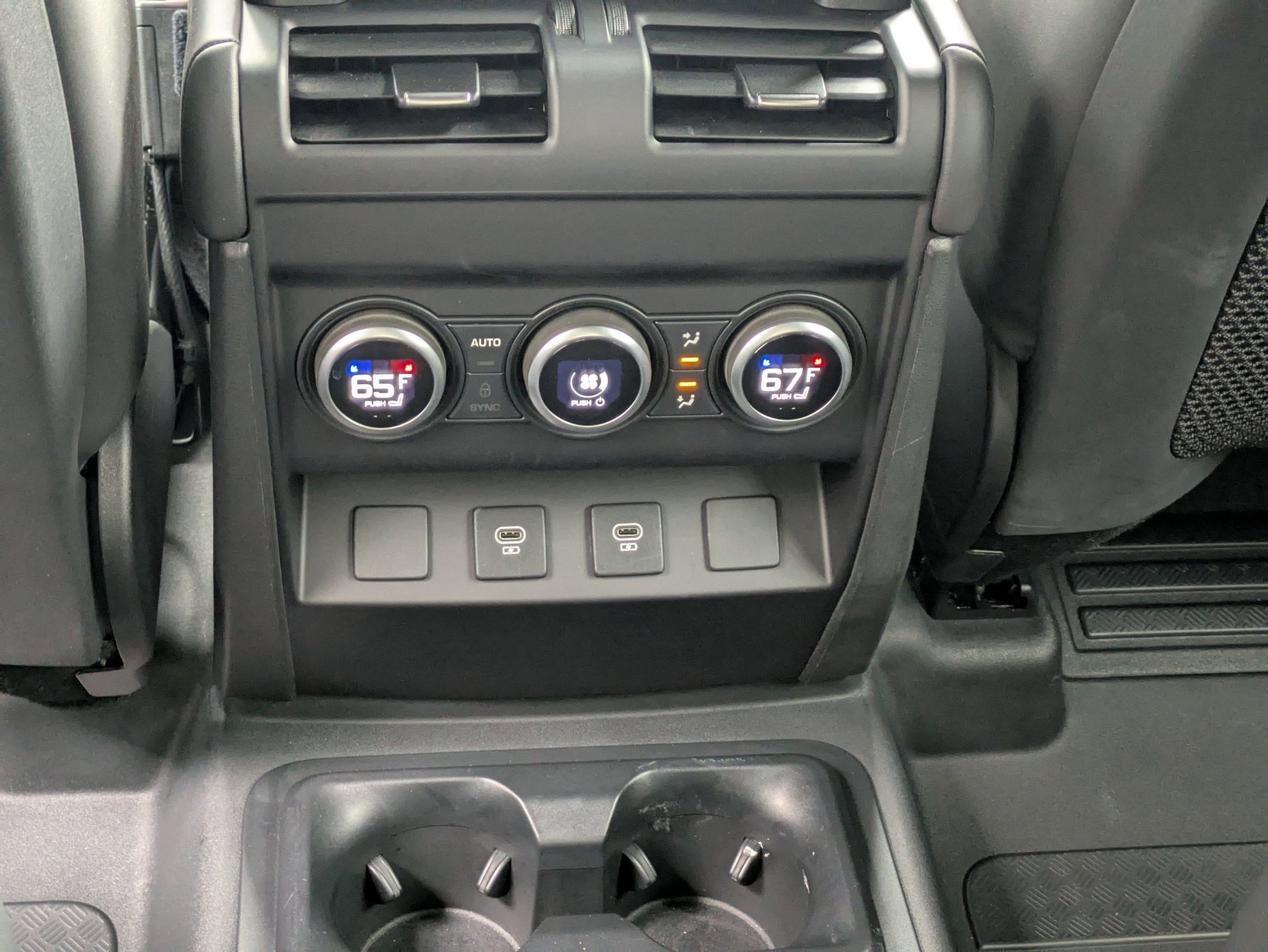 2025 Land Rover Defender 130 X-Dynamic SE