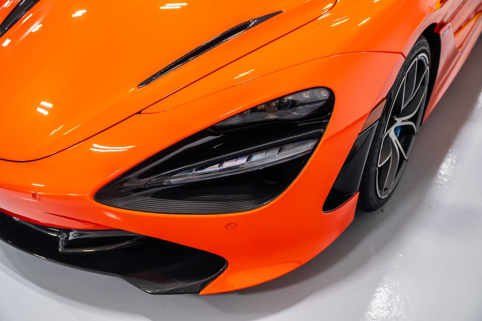 Used 2019 McLaren 720S Performance photo 22
