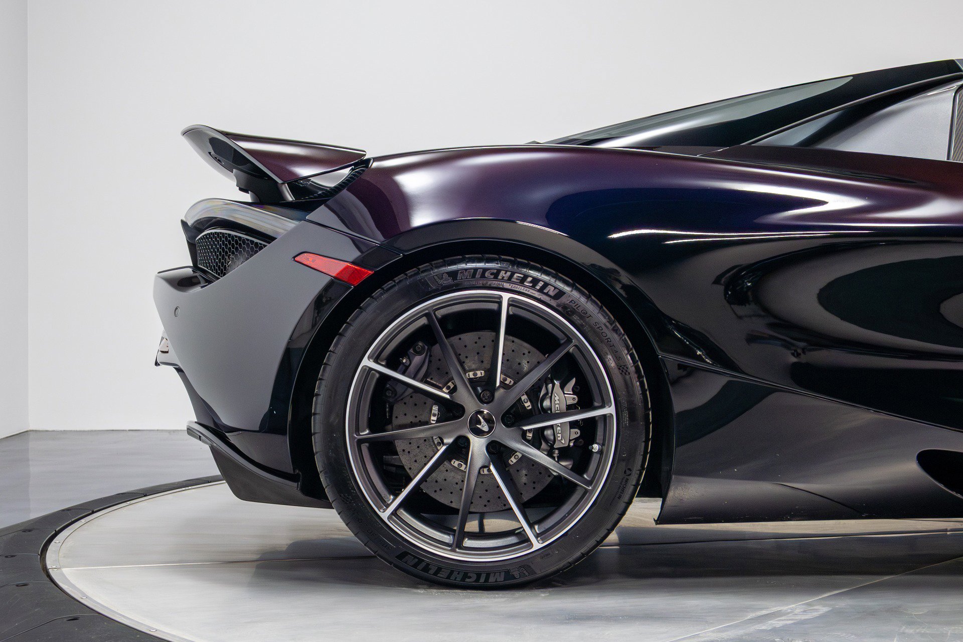 Used 2019 McLaren 720S Luxury photo 18