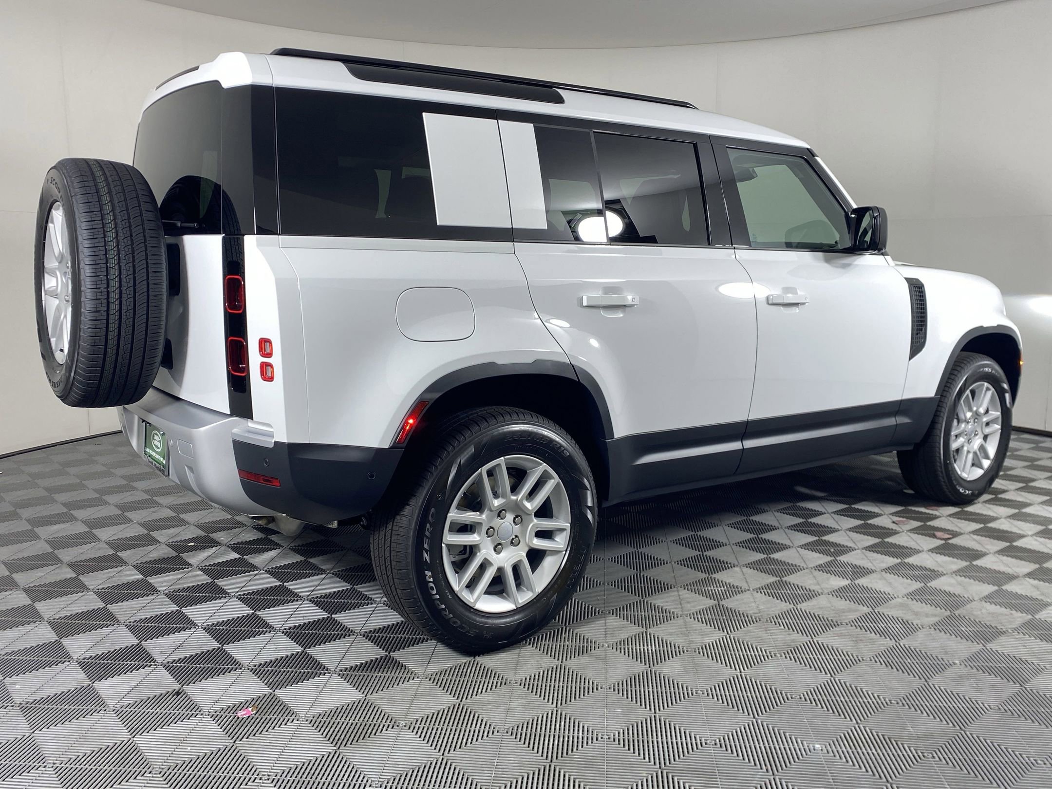 2025 Land Rover Defender 110 S