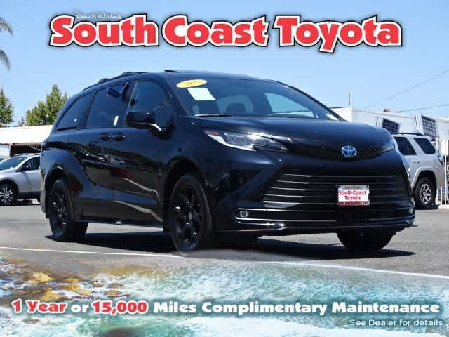 Certified 2025 Toyota Sienna XLE Woodland Edition